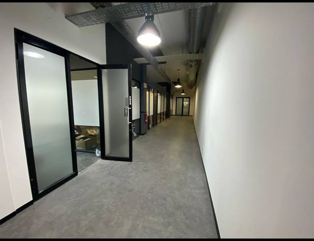 860M² OFFICE TO LET IN PAARDEN EILAND